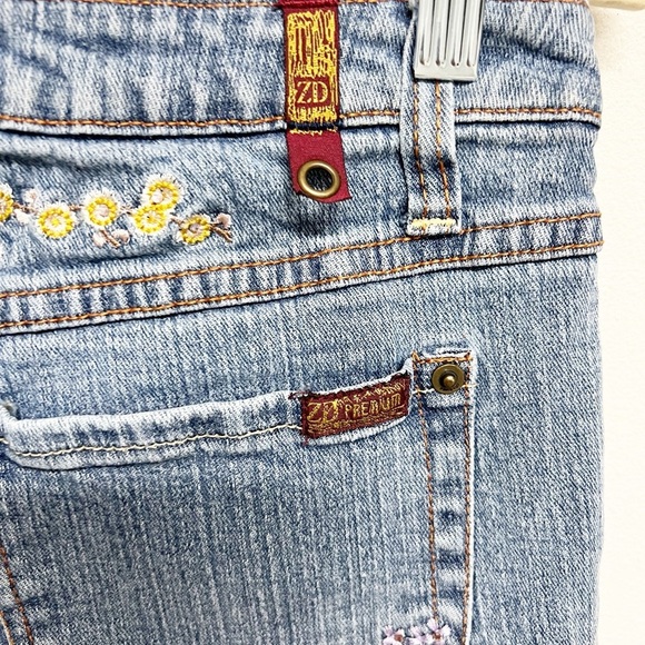 Zana Di Womens 90s Y2K Floral Embroidered Rhinestone Low Rise Flare Jean Size 9 - Picture 7 of 15